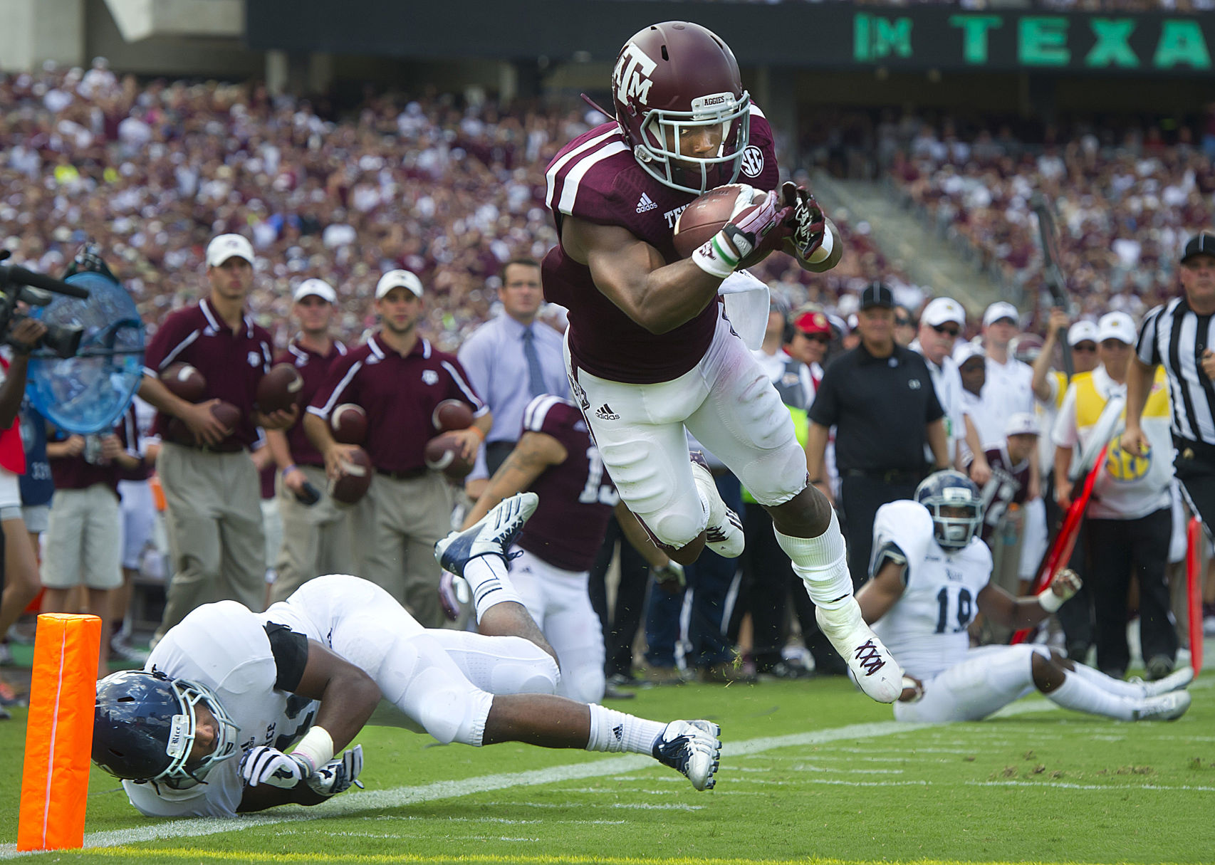 Manziel helps Aggies run away from Owls in second half